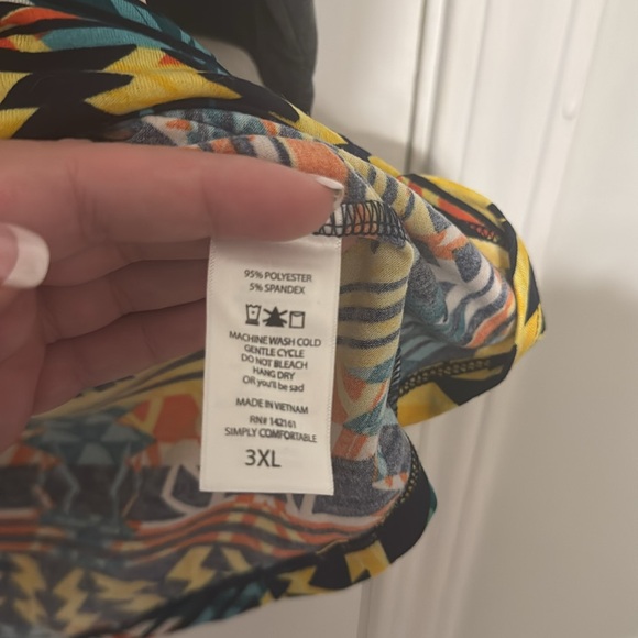 Colorful Geometric Pattern Raglan Shirt - Picture 4 of 4